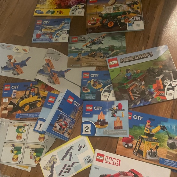LEGO - 3000$+ worth minecraft, spiderman, Batman, cops, airplanes, pokemon etc - Picture 5 of 8